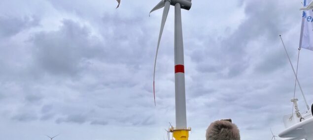 Découverte en mer du parc éolien en mer de Fécamp pour des élèves du lycée de l’Europe